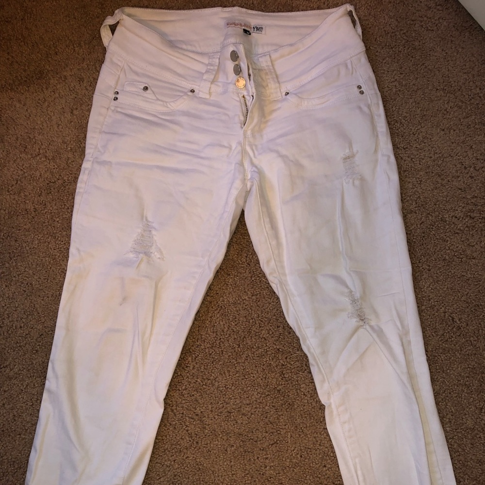 White distressed jeans